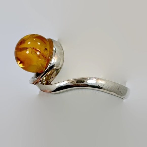 Amber Ring, Sterling Silver, Vintage Ring, Orb Shaped, Size 7 1/2, Honey Amber - Picture 2 of 6